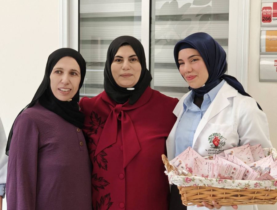 مبادرة «جذور وعروق» من الثانوية الشاملة تطلق حملة توعوية واسعة حول سرطان الثدي في أم الفحم وخارجها